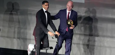 Per Miniroller zur Ehrung – Hakimis ungewöhnliche Zeremonie