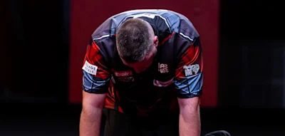 Außenseiter vergibt zehn Matchdarts – und verliert das Spiel seines Lebens