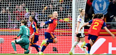 In der zweiten Halbzeit überrollen die Spanierinnen die deutsche Nationalmannschaft