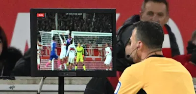 „Hoher Zeitaufwand“ – Kritiker warnen vor Ausweitung der VAR-Befugnisse