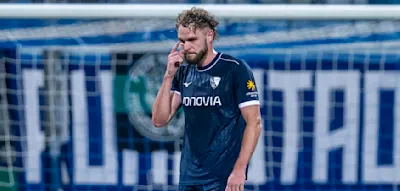 Bochums Strompf mit Eigentor und Rot gegen Stuttgart – Freiburg souverän