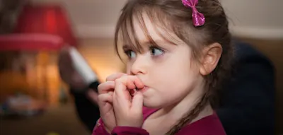 Die Ursachen hinter dem ständigen Nägelkauen bei Kindern