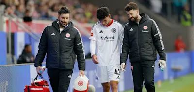 Weil er den Gegner behandelte – Frankfurt wirft seinen Teamarzt raus