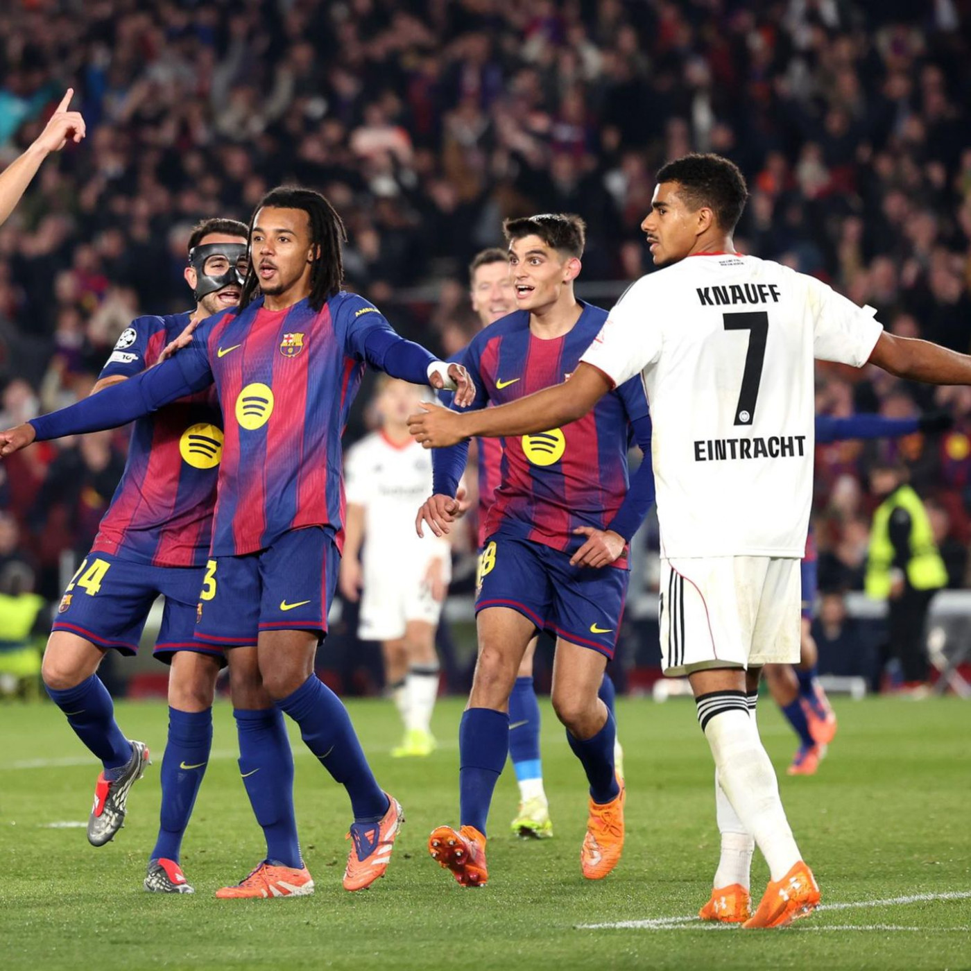 Trotz eigener Führung: Eintracht Frankfurt verpasst Überraschung bei Barca