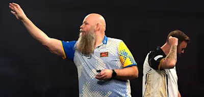 Sechs vergebene Matchdarts &ndash; schwedischer WM-Deb&uuml;tant bestraft Ross Smith