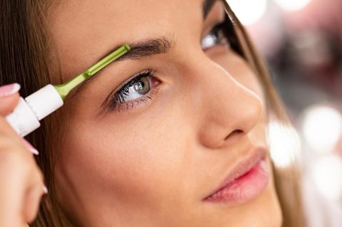 Gesichtshaare entfernen: Mit diesen modernen Techniken gelingt es leichter