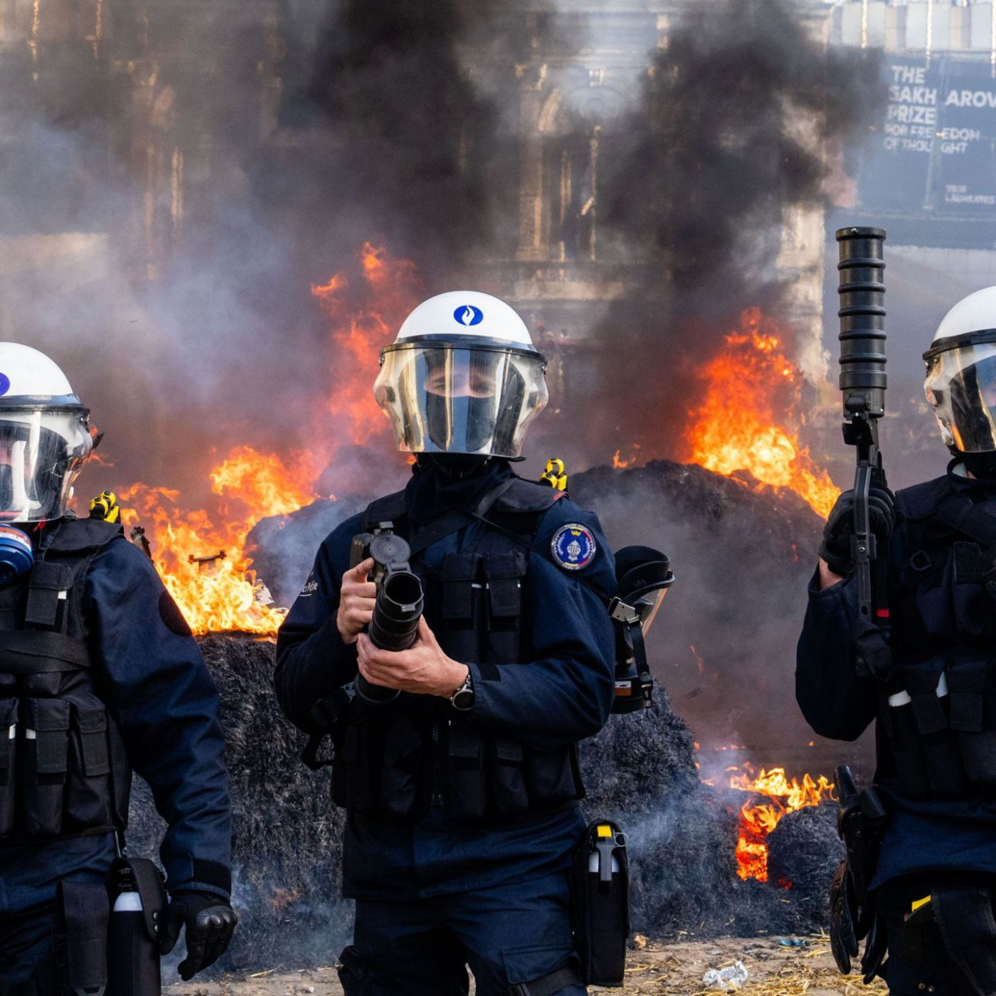 Feuer und Tr&auml;nengas: Tausende Bauern bei Protest in Br&uuml;ssel
