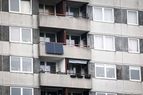 B&uuml;rger installieren Hunderttausende "Balkonkraftwerke"