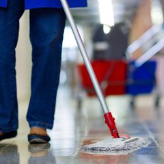 Neun von zehn Haushaltshilfen werden schwarz besch&auml;ftigt