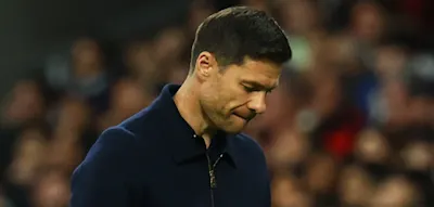 Der tiefe Fall des Xabi Alonso &ndash; &bdquo;Sein Amt h&auml;ngt an einem kaum sichtbaren Faden&ldquo;