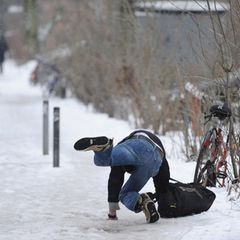 Glatteis in Deutschland: Mit diesen Tricks vermeiden Sie &uuml;ble Ausrutscher