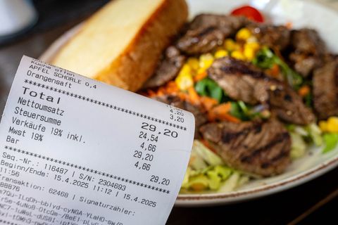 Kunden wollen &ouml;fter essen gehen - doch Preise bleiben hoch