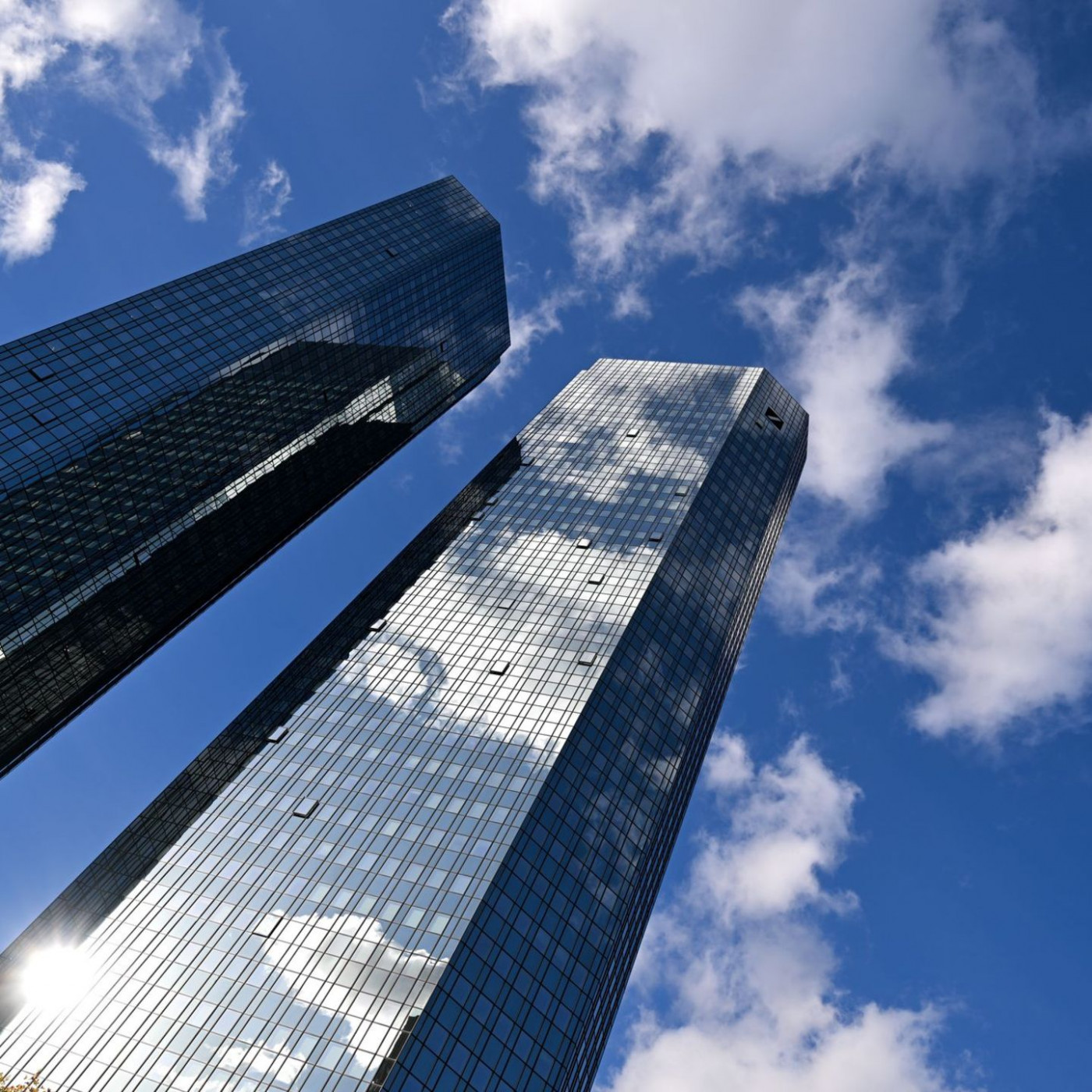 Deutsche Bank setzt auf KI und d&uuml;nnt Filialnetz weiter aus