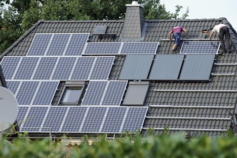 Viel weniger neue Solaranlagen auf deutschen D&auml;chern