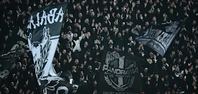 Minibus kollidiert frontal mit Lkw &ndash; Sieben Fu&szlig;ballfans sterben