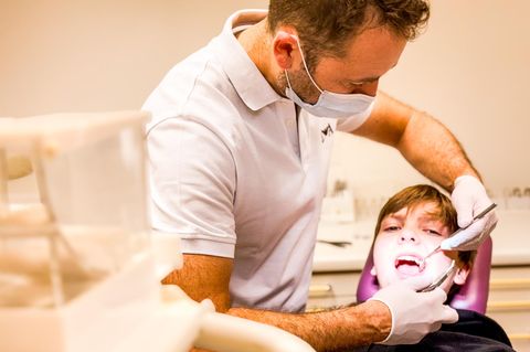 Deutschlands ehrlichster Zahnarzt: Warum er von Kollegen boykottiert wird