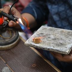 Preise f&uuml;r Gold und Silber nach Rekordjagd unter Druck