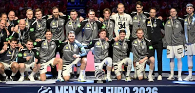 Bei der Siegerehrung tr&auml;gt David Sp&auml;th das Trikot seines besten Kumpels