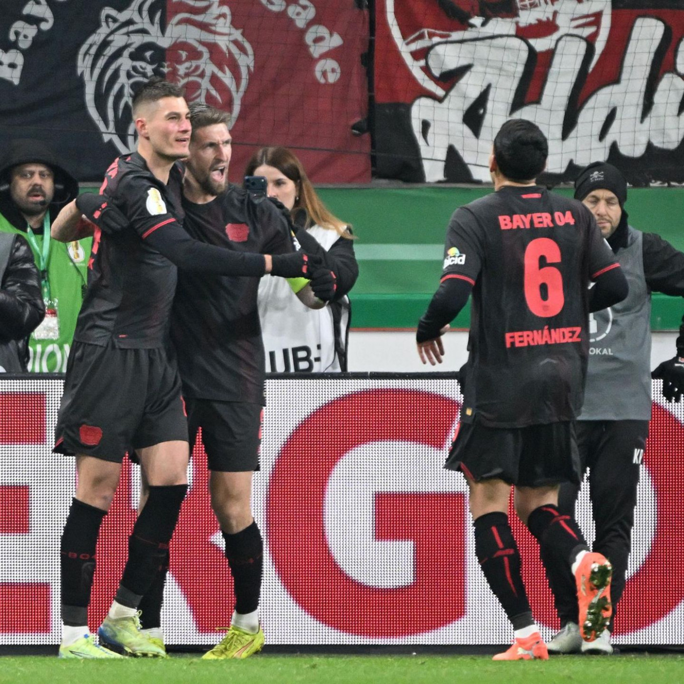 Erster Halbfinalist steht fest: Bayer bezwingt St. Pauli