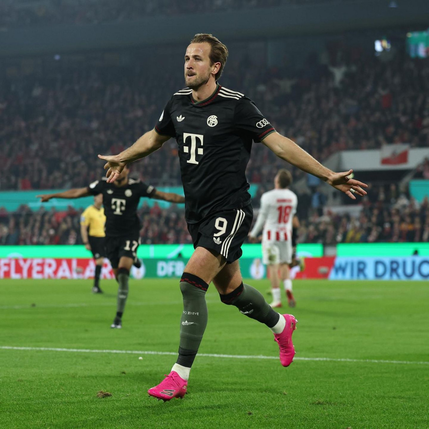 Wer &uuml;bertr&auml;gt das Viertelfinale zwischen Bayern und Leipzig?