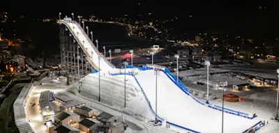 Acht Tage nach ihrer Knie-Op springt die deutsche Freestylerin &uuml;ber diese Schanze