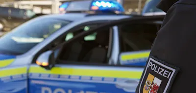 Auf Parkplatz vermummt &ndash; Polizei stoppt K&ouml;lner Fanszene vor Partie in Stuttgart