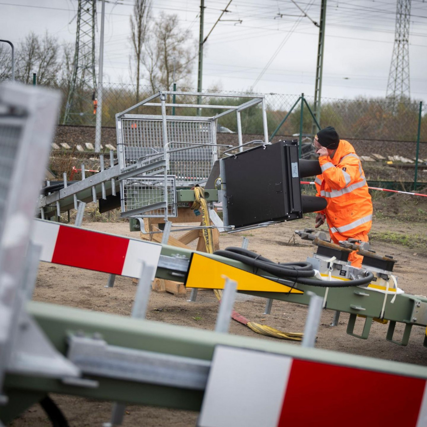 Frost und Schnee verz&ouml;gern Bahnstrecke Hamburg-Berlin um Wochen