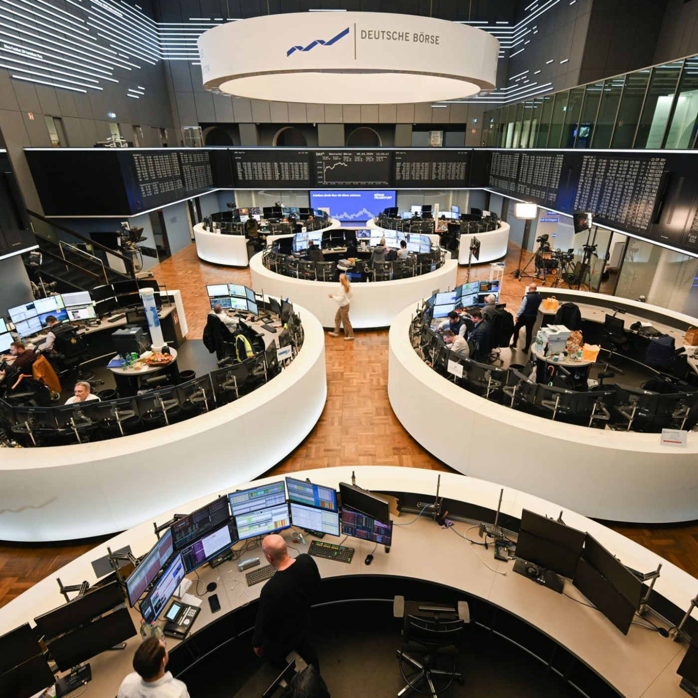 Mehr f&uuml;r Aktion&auml;re: Konzerne erh&ouml;hen Dividenden trotz Krise