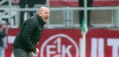 Sechs Tage nach seiner Gesellschafts-Kritik w&uuml;tet sich der Zweitliga-Trainer zu Rot