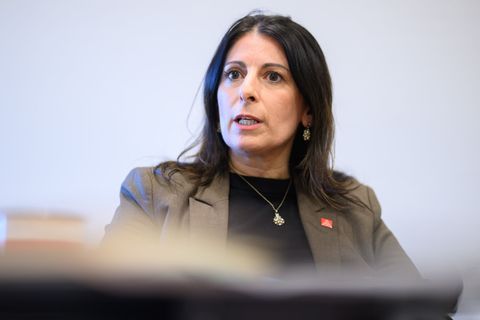 VW-Betriebsratschefin sieht R&uuml;stung als Option