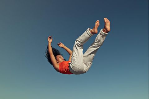 Warum zuckt man beim Einschlafen pl&ouml;tzlich?