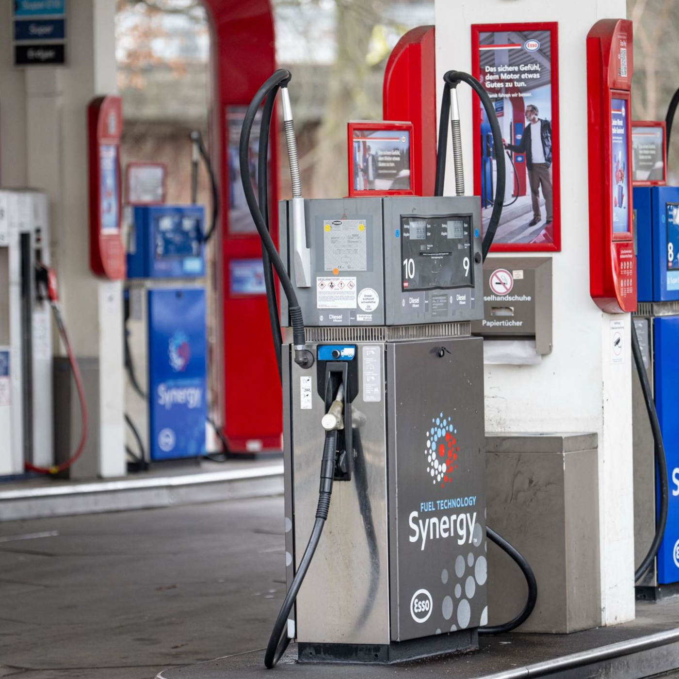 Zapfs&auml;ulen-Streit: Koalition geht auf Konzerne los