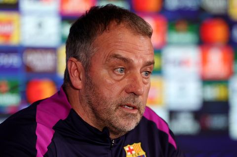 Flick verl&auml;ngert bei Bar&ccedil;a &ndash; und k&uuml;ndigt Karriereende an