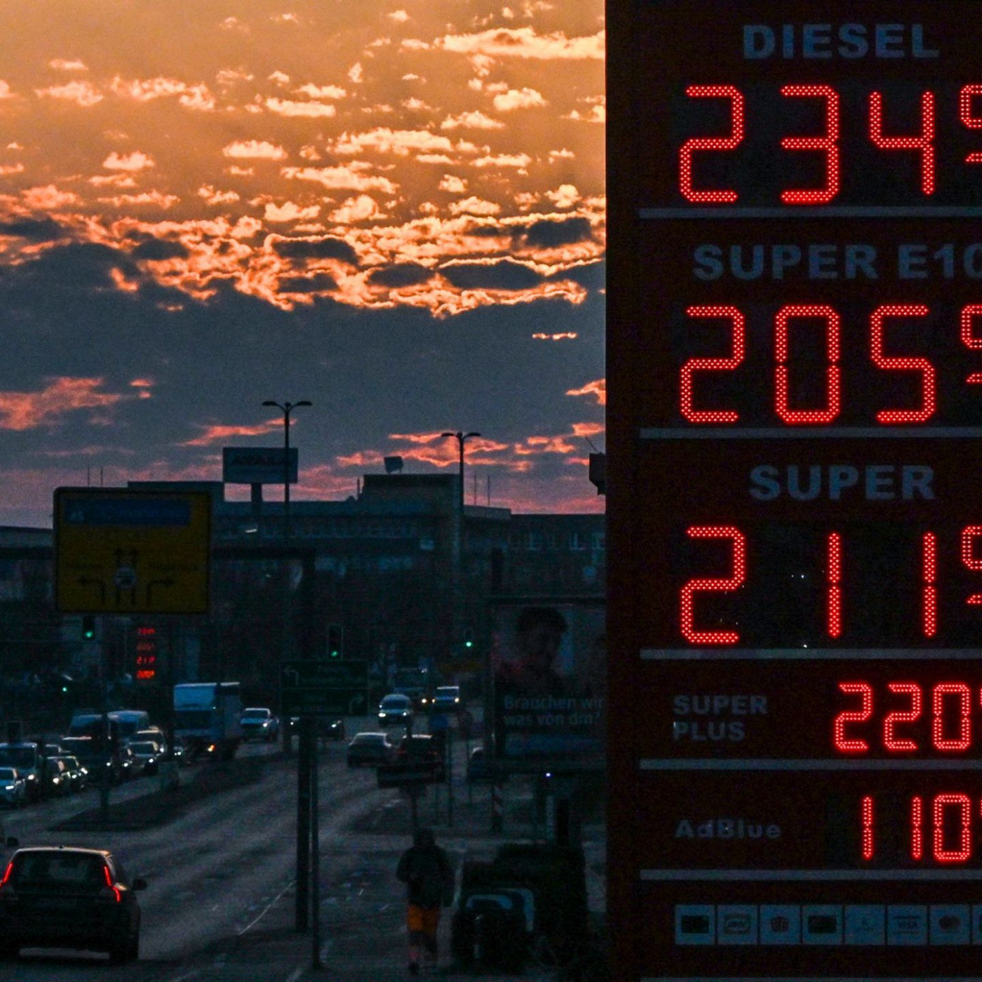 Sprit, B&ouml;rse, Gold &ndash; Iran-Krieg versch&auml;rft Geldsorgen