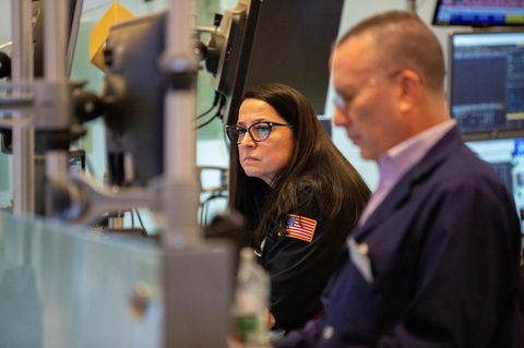 Auff&auml;llige Kursbewegungen: Wer profitierte von Trumps Iran-R&uuml;ckzieher?