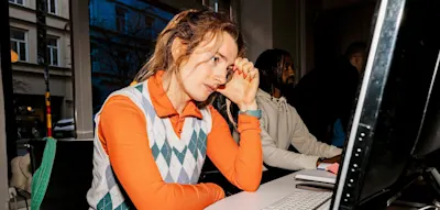 Viele Besch&auml;ftigte inszenieren laut Umfrage Produktivit&auml;t