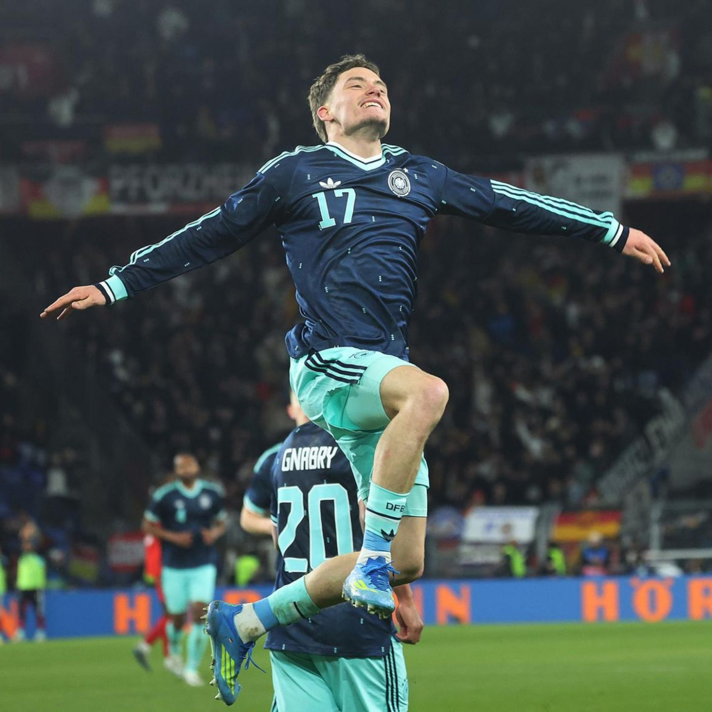 Ein K&uuml;nstler kaschiert die M&auml;ngel