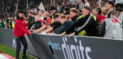 Stuttgart-Fans werfen Stuhl aufs Feld &ndash; &bdquo;Die wollten, dass wir raufgehen&ldquo;