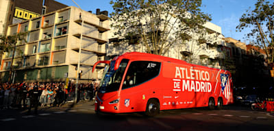 Atl&eacute;ticos Mannschaftsbus mit Steinen beworfen &ndash; Scheiben zerst&ouml;rt