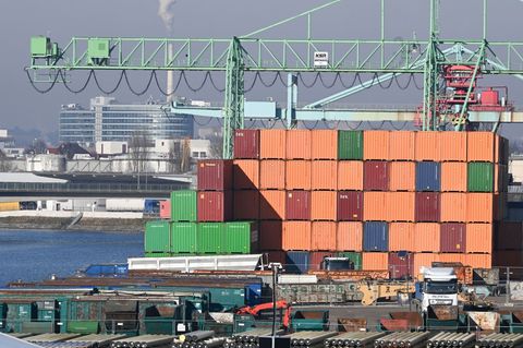 Mehr Exporte, weniger Produktion: Aufschwung bleibt aus