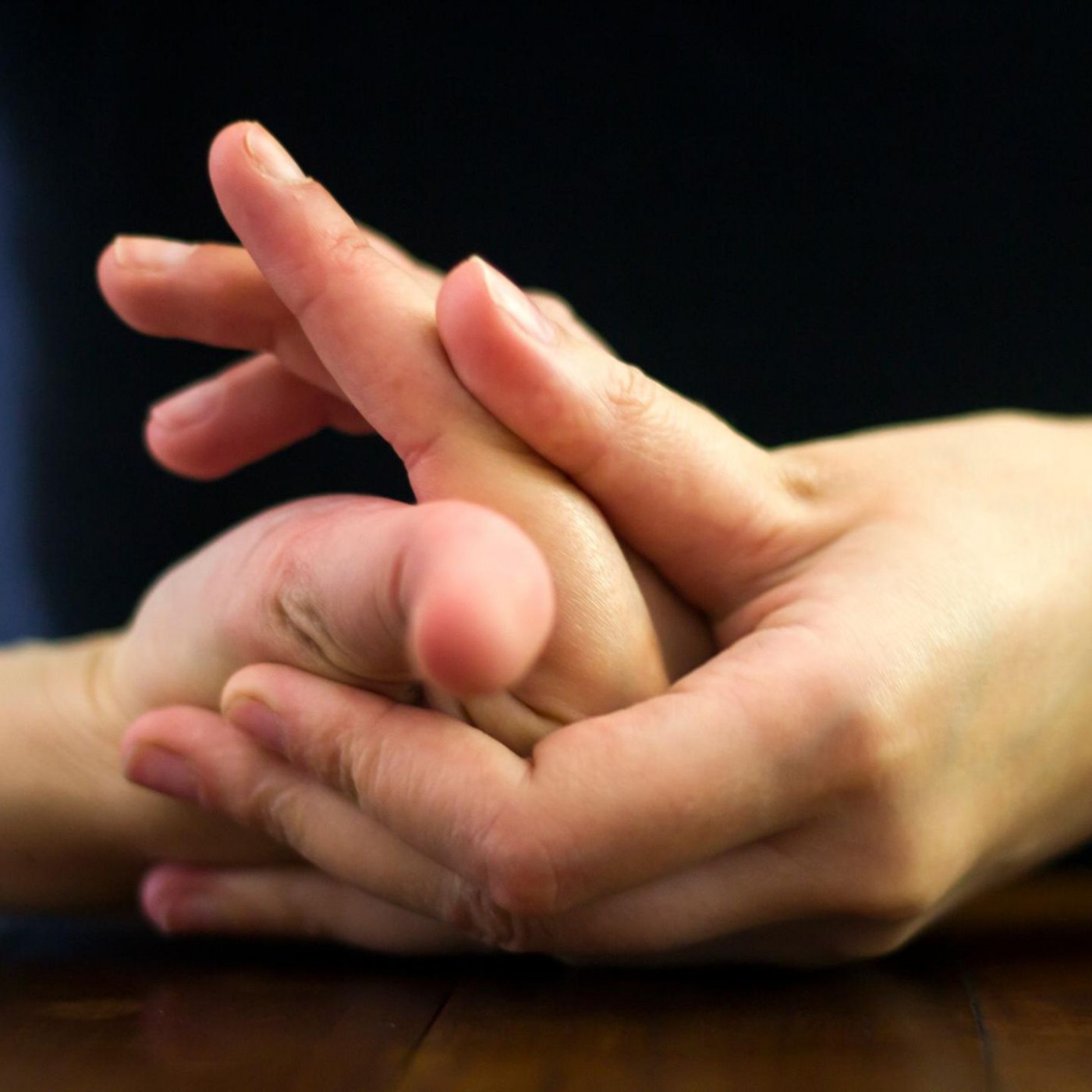 Plopp! Absichtlich mit den Fingern knacken &ndash; ist das sch&auml;dlich?