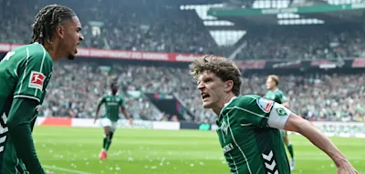 Nordderby eskaliert bei Werder-Sieg zwischen den B&auml;nken &ndash; Bayern nach BVB-Patzer quasi Meister