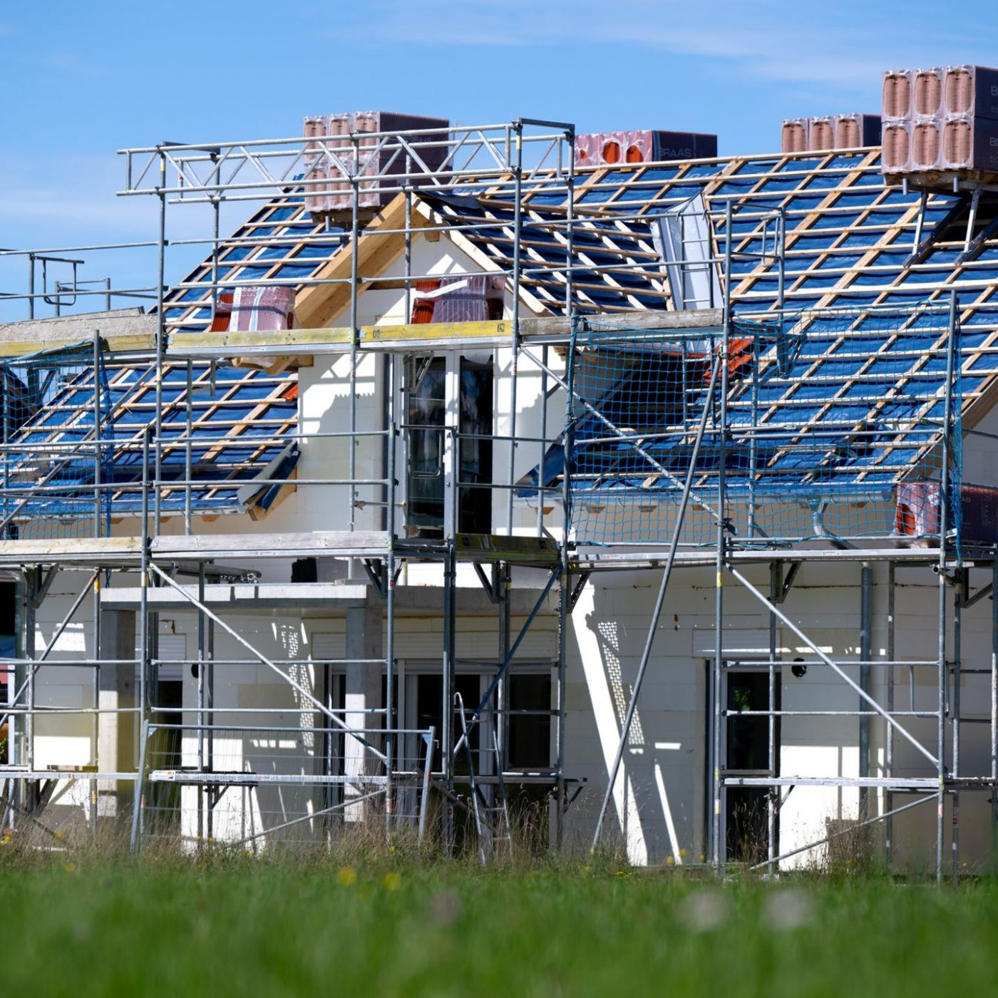 Baubranche: Iran-Krieg l&auml;sst Kosten f&uuml;r Hausbauer steigen