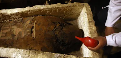 Wie Fragmente von Homers &bdquo;Ilias&ldquo; in einer &auml;gyptischen Mumie landeten