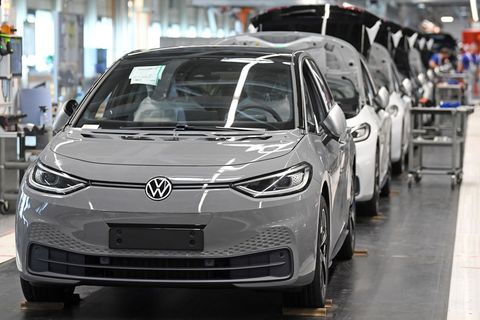 Deutschlands h&auml;ufigstes E-Auto: VW st&ouml;&szlig;t Tesla vom Thron