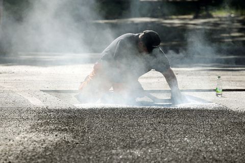 Bitumen-Preis verdoppelt: Iran-Krieg verteuert Stra&szlig;enbau