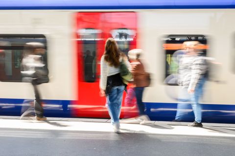Drei Jahre Deutschlandticket: Forderungen nach &Ouml;PNV-Ausbau
