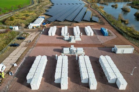 Weniger neue Solaranlagen - mehr Batteriespeicher