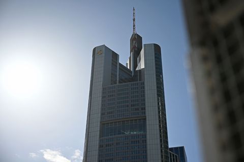 Unicredit erh&ouml;ht Druck &ndash; Commerzbank wehrt sich energisch