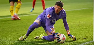 BVB-Torwart z&auml;hlt Kollegen an &ndash; &bdquo;Wir haben nicht nur f&uuml;r 31 Spiele unterschrieben&ldquo;